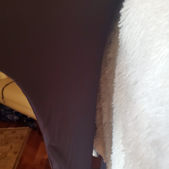 Light weight ribbed cold shoulder top - Picture 6 of 6